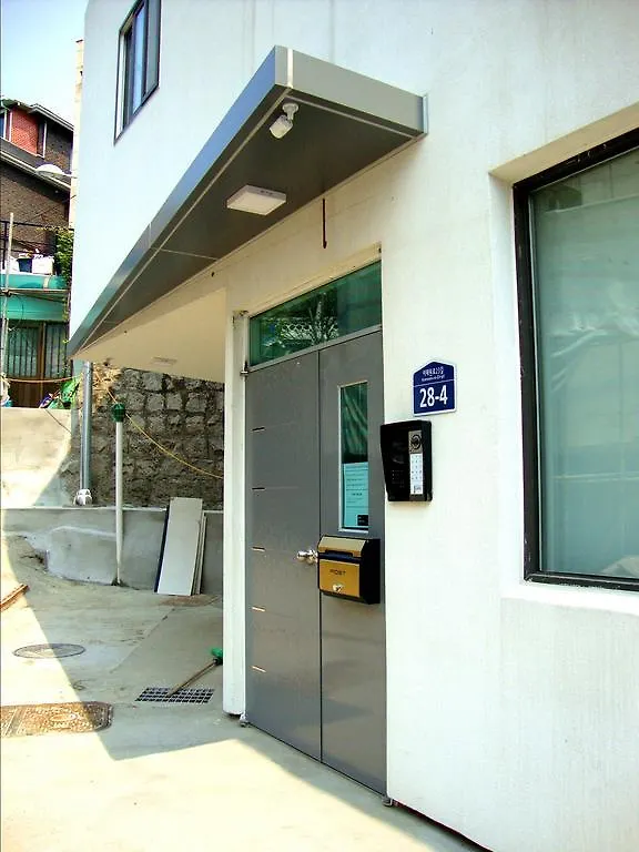 Cube Guesthouse Seul 2*,