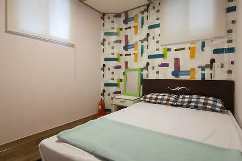 Cube Guesthouse Seul 2*,